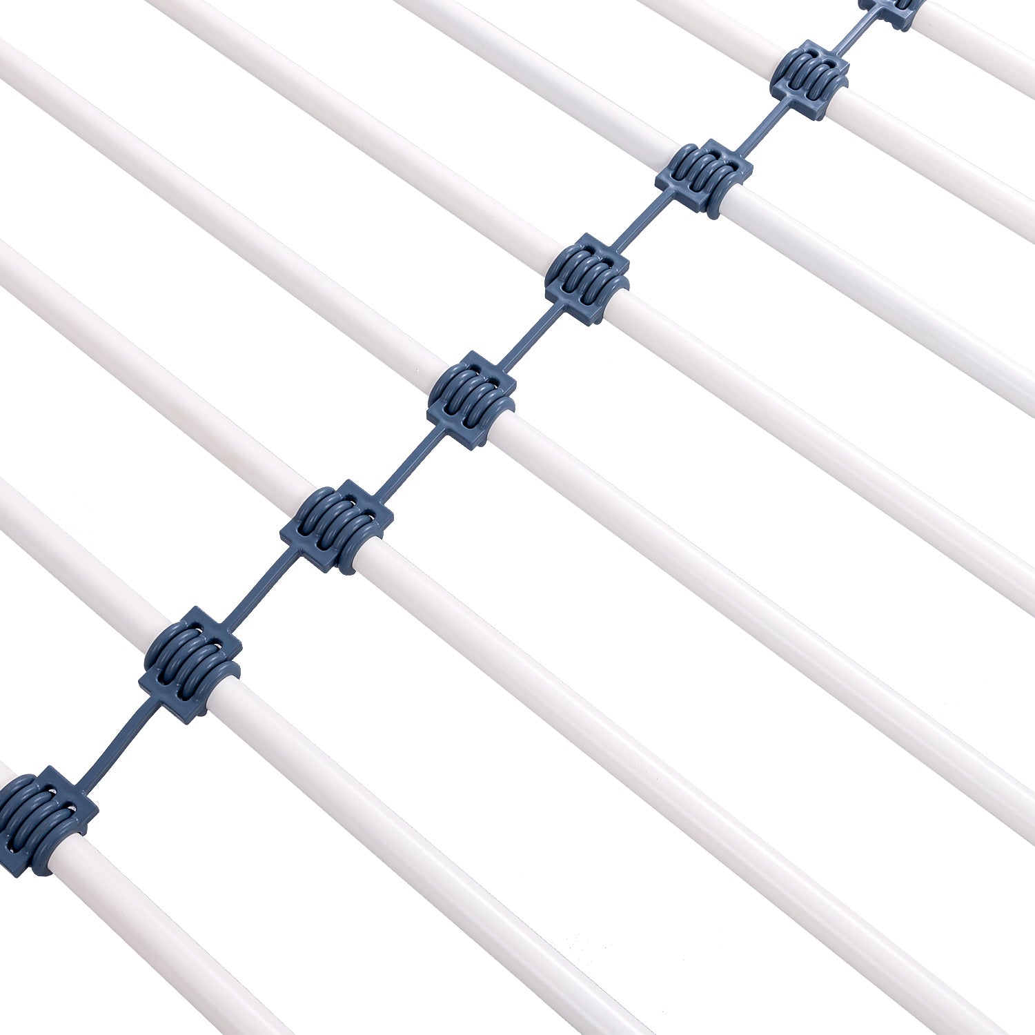 Détail du sommier en métal du lit mezzanine MONTANA 140x190 cm en finition mélamine gris clair et métal blanc